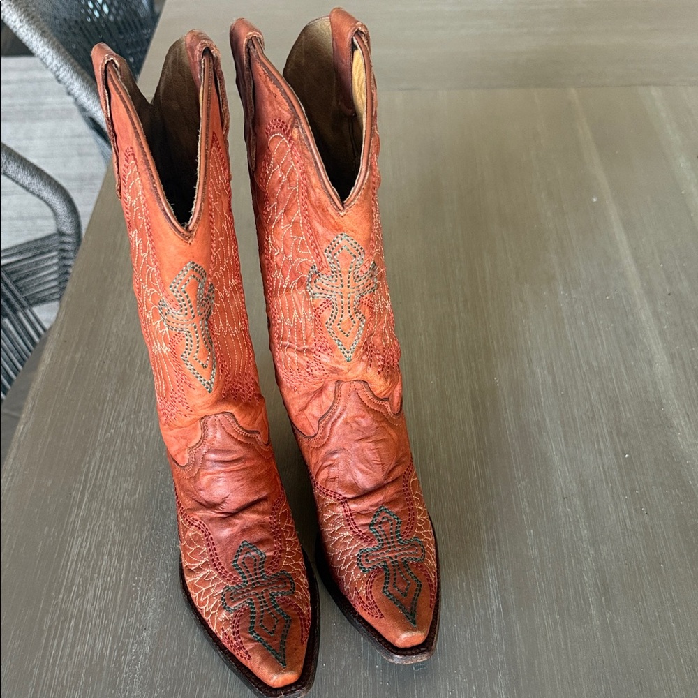 Women's‎ Embroidered Leather Heeled Boots size 5